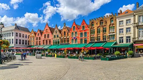 brugia belgia shutterstock_2467364925