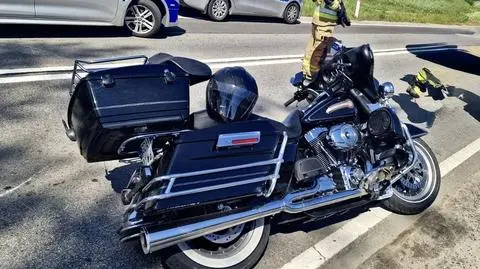 Motocyklista wjechał w bok auta
