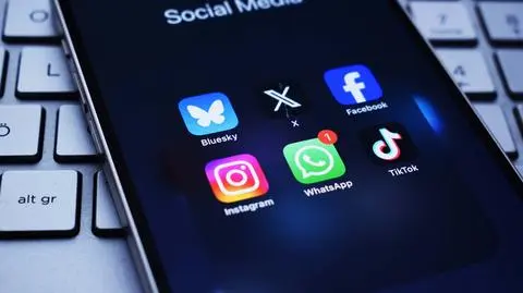 social media shutterstock_2564758397