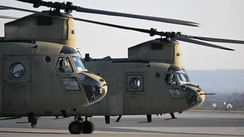 Amerykańskie śmigłowce CH-47 na lotnisku w Jasionce