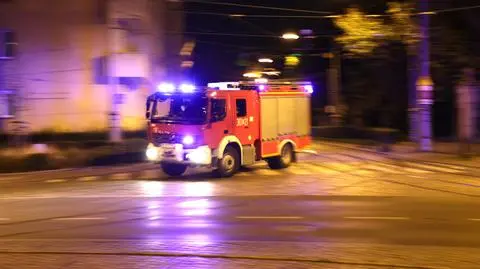 Pożar na Broniewskiego, strażacy ewakuowali jedną osobę