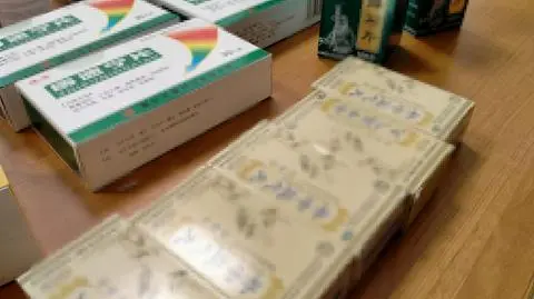 Policjanci przeszukali "gabinet" 64-latka